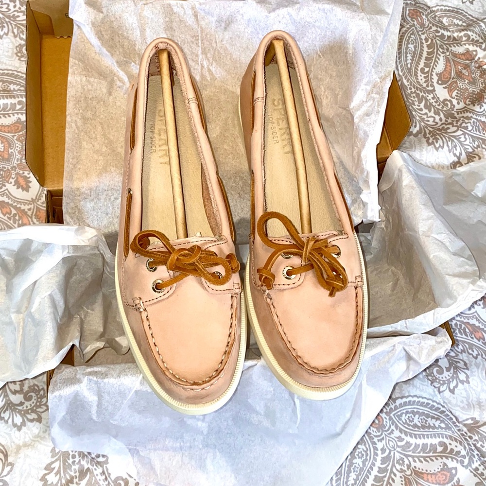 Women’s Sperry Boat Shoes size 8.5